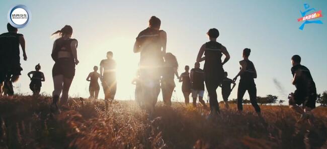 五跑團：精典跑團——千人(rén)、百店(diàn)、同升旗，同獻禮